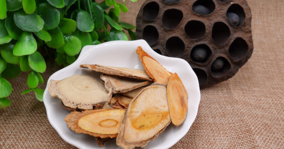 Chinese herbal drugs of lotus bean and dried tree